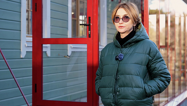 Английская пристенная теплица БИОНИКА